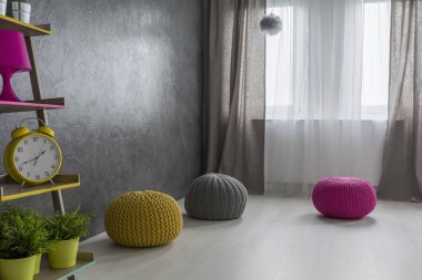 Parlak renkli süslemeleri 