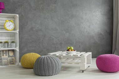 Parlak renk hassocks