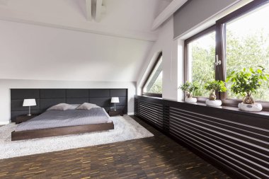 Şık yatak odası ve Çift Kişilik Yatak