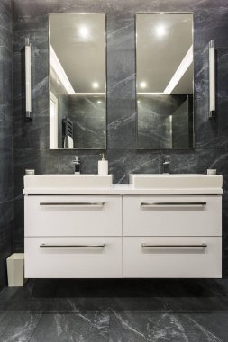 Karanlık granit banyo tezgahı