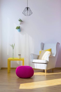 Koltuk, kabarık ve tablo