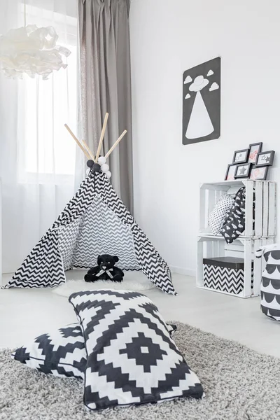 Kamer met play tent — Stockfoto