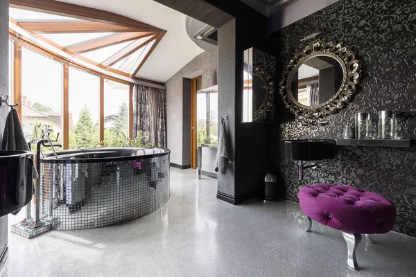 Kamar mandi Posh dengan bak oval — Stok Foto
