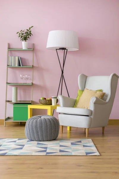 Room with pink walls — Stock Photo, Image