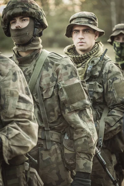 Treinamento profissional para soldados do exército — Fotografia de Stock