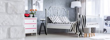 Zarif kadın yatak odası