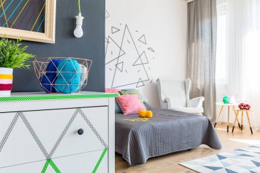 Tuvalet ile modern yatak odası