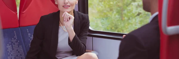 Business conversation on the train — Stock Photo, Image