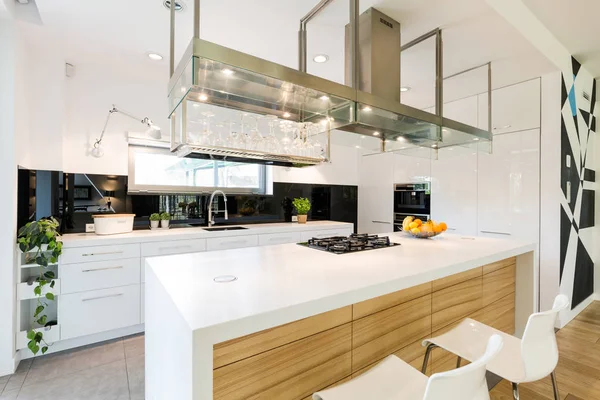 Loft kitchen with large worktop — Stock Photo, Image