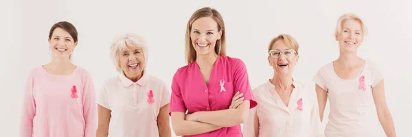 Donne vestite di rosa — Foto Stock