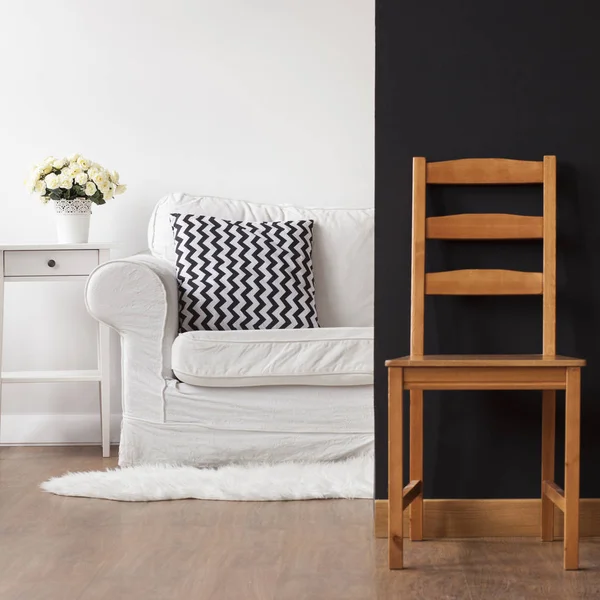 Kamer in een moderne, minimalistische appartement — Stockfoto
