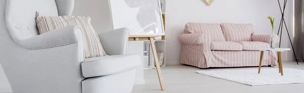 Мягкое кресло и диван — стоковое фото