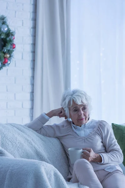 Szomorú idősebb nő — Stock Fotó