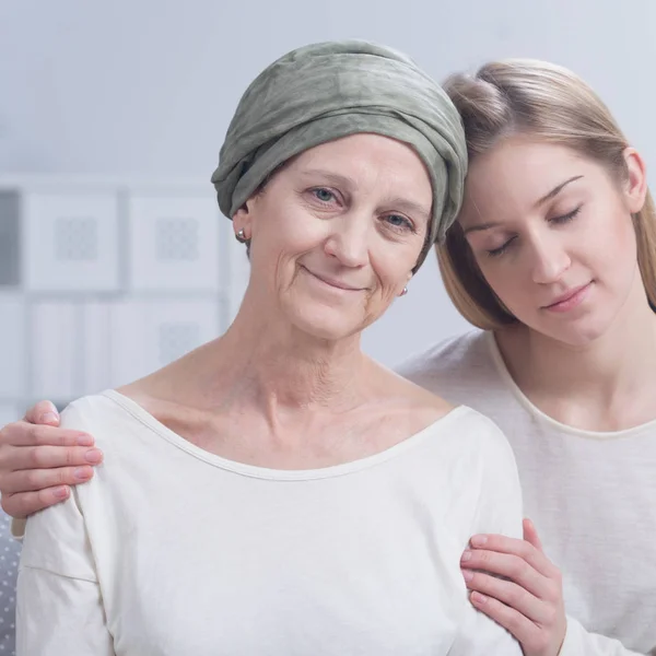 Cancer woman embraced by daughter — Stock Photo, Image