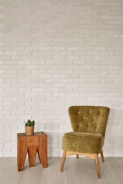 Beistelltisch und Sessel — Stockfoto