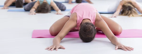 Young woman stretching — Stock Photo, Image