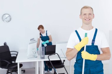 Temizlik çalışması sırasında