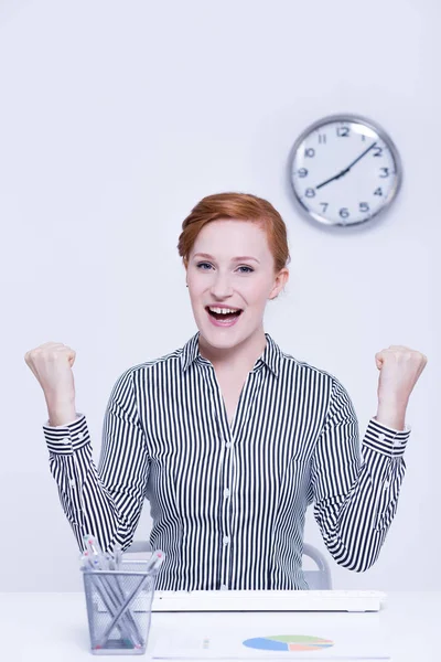 Buen trabajador con actitud positiva — Foto de Stock