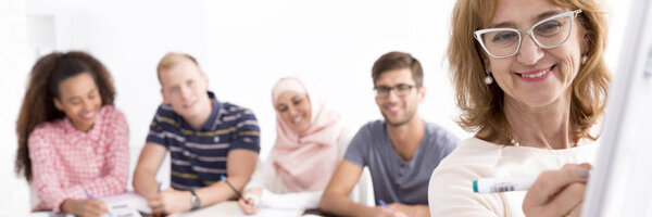 Участники курса с преподавателем-виртуалом
