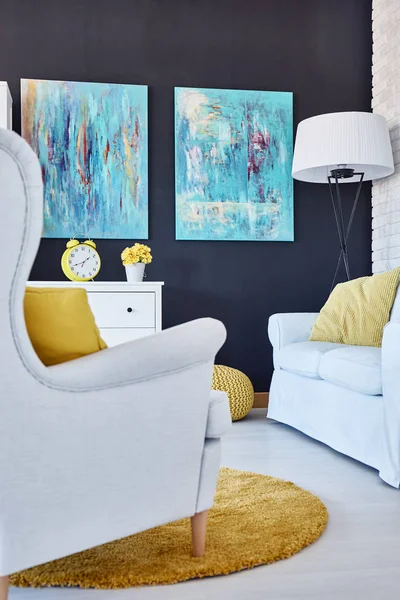 Gemälde im Wohnzimmer — Stockfoto