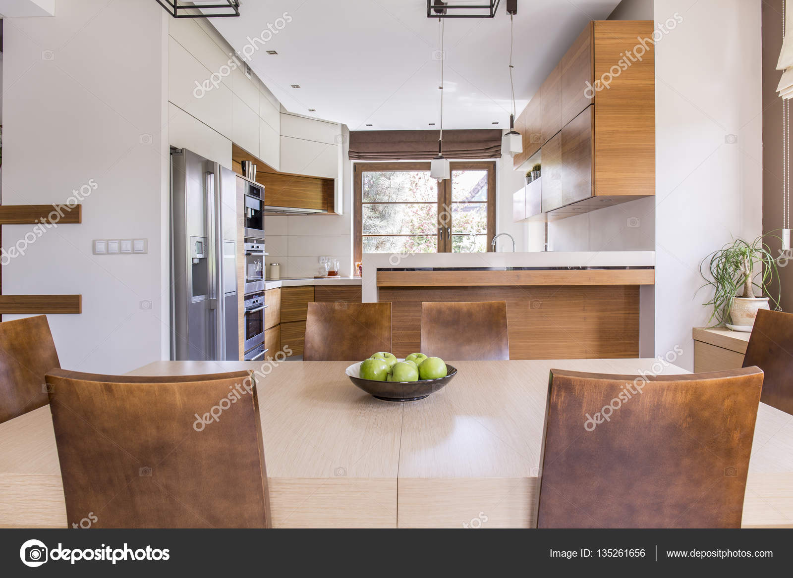 Bézs és barna konyha design — stock fotó © photographee.eu #135261656