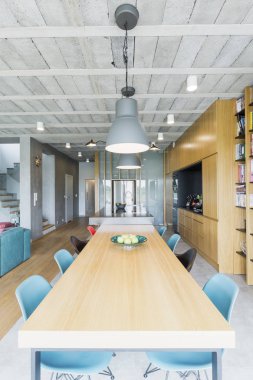 Modern yemek odası.