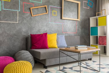 Kare kare ile oturma odası