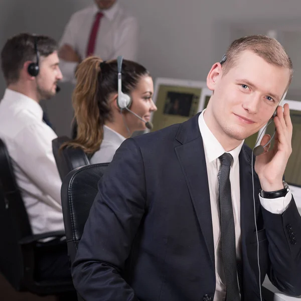 Consultant parlant au téléphone — Photo