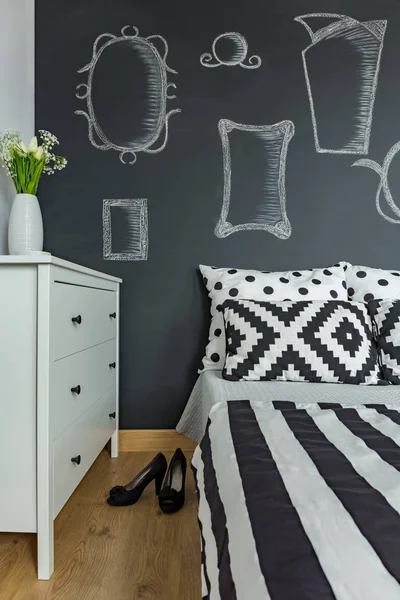 High heels by the bed — Stock Photo, Image