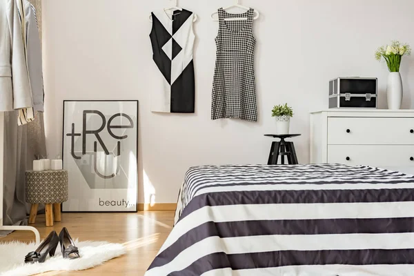 Décor moderne de chambre confortable — Photo