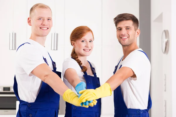 Domácí zaměstnanci nosit uniformy — Stock fotografie