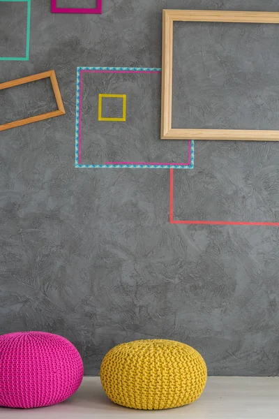 Farbenfrohe Rahmen und Stühle — Stockfoto