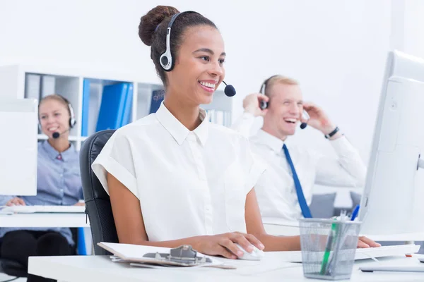 Telefon konsulter på jobbet — Stockfoto