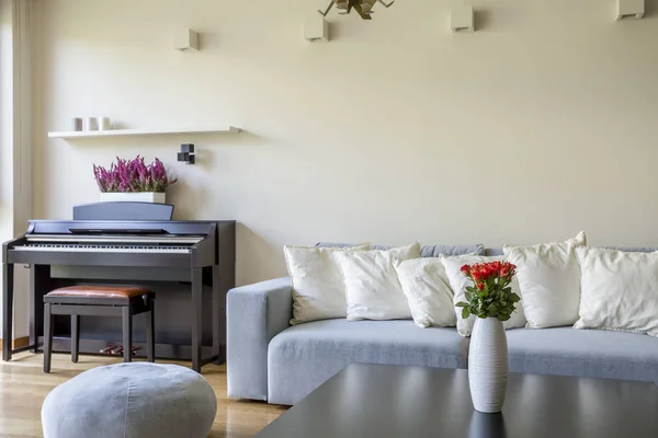 Modern apartment with piano — Stock Photo, Image