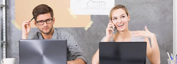 Atmosfera positiva sul lavoro — Foto Stock