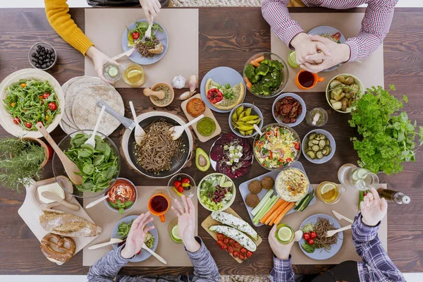 Comida vegetariana y vegana — Foto de Stock