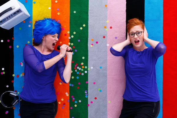 Deux femmes pendant une fête — Photo