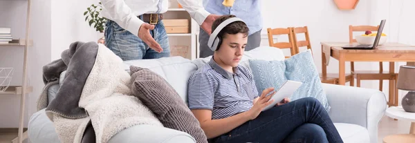 Niño con auriculares —  Fotos de Stock