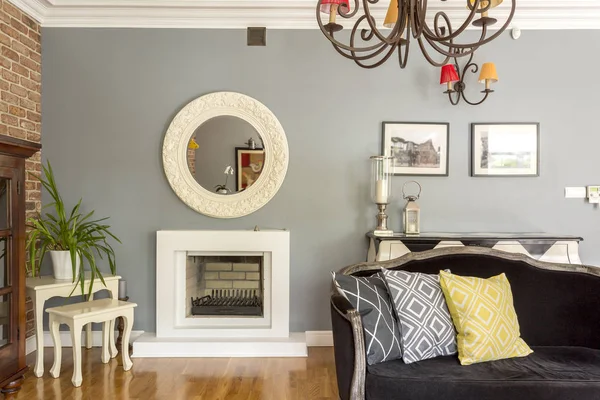 Living room with sofa and fireplace — Stock Photo, Image