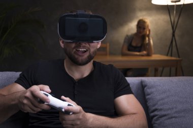 Adam oyunları ve kızgın kız oynamaya