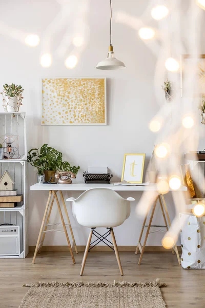 Espace créatif avec bureau — Photo