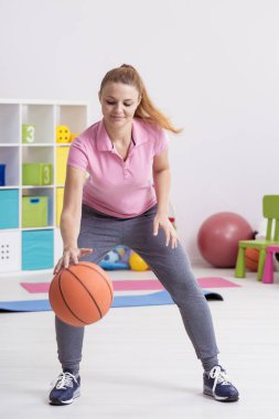 Kadın pratik basketbol