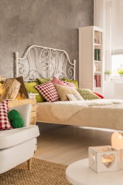 Beyaz mobilya yatak odası