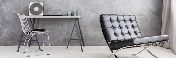 Ascetische comfortabele minimalistische woonkamer — Stockfoto
