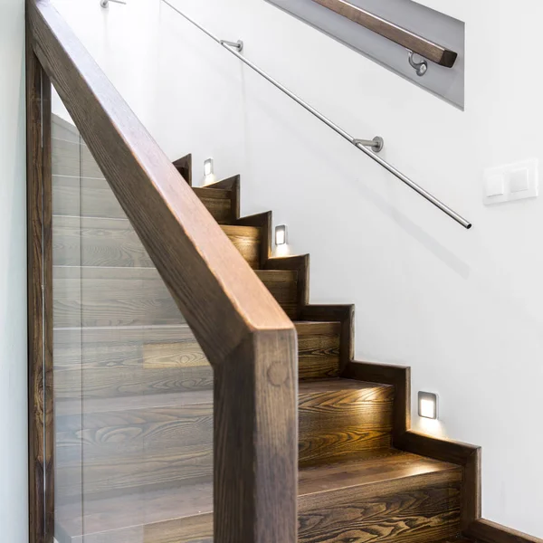Broad wooden staircase — Stock Photo, Image