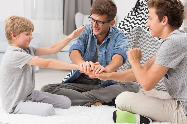 Dad and his sons — Stock Photo, Image