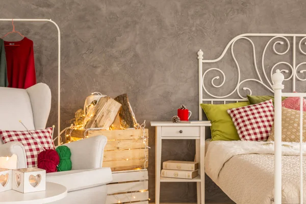 Ahşap Kasalar ile yatak odası