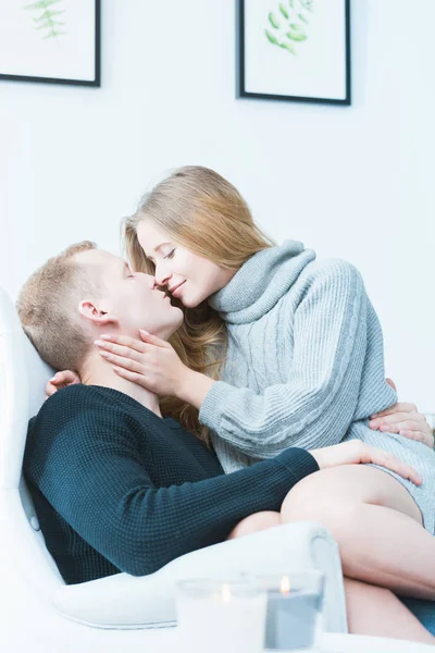 Nordic couple kissing — Stock Photo, Image