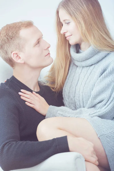 Pareja casada joven — Foto de Stock