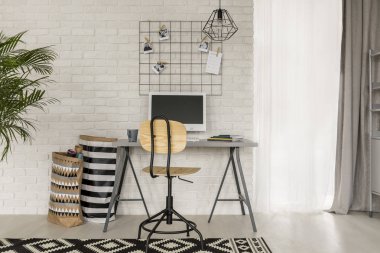 Metal aksesuar ile ev ofis